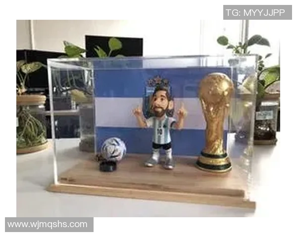 足球礼物手办的完美选择让每位球迷心动不已的收藏品推荐