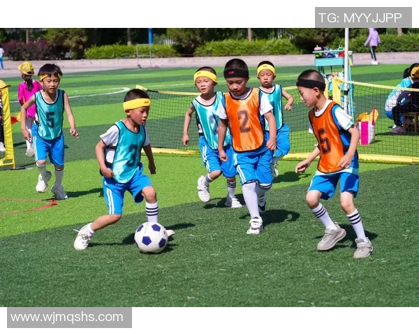 追逐梦想的绿茵场只为足球梦而奋斗的青春岁月